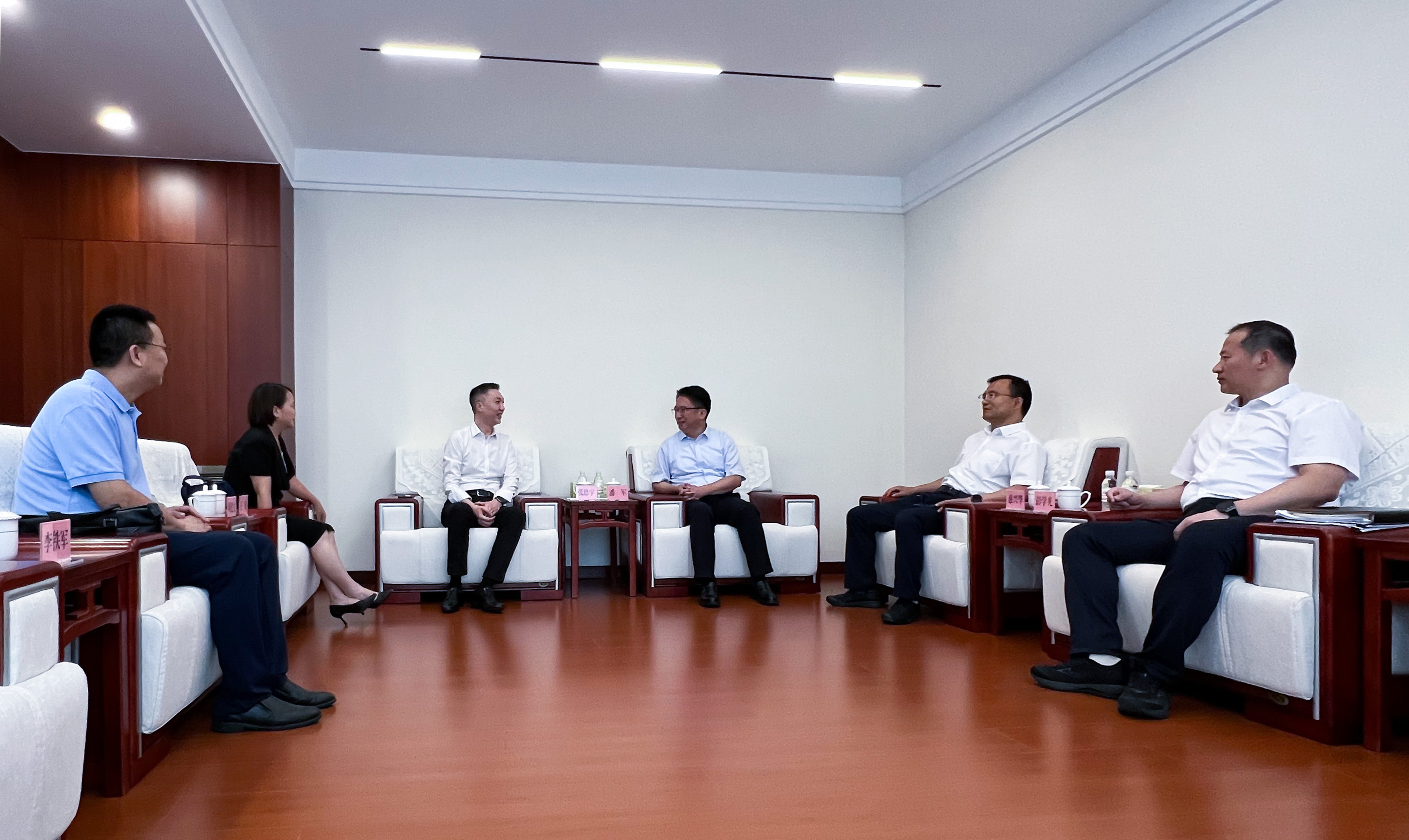 金沙js6038總裁一行赴中石化經(jīng)緯有限公司交流(圖1)